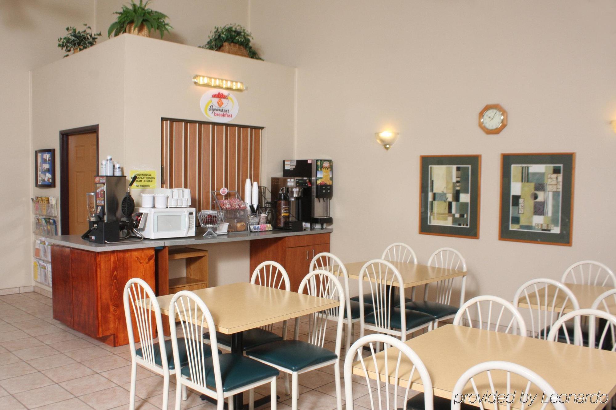 Centerstone Inn & Suites Carlyle 外观 照片