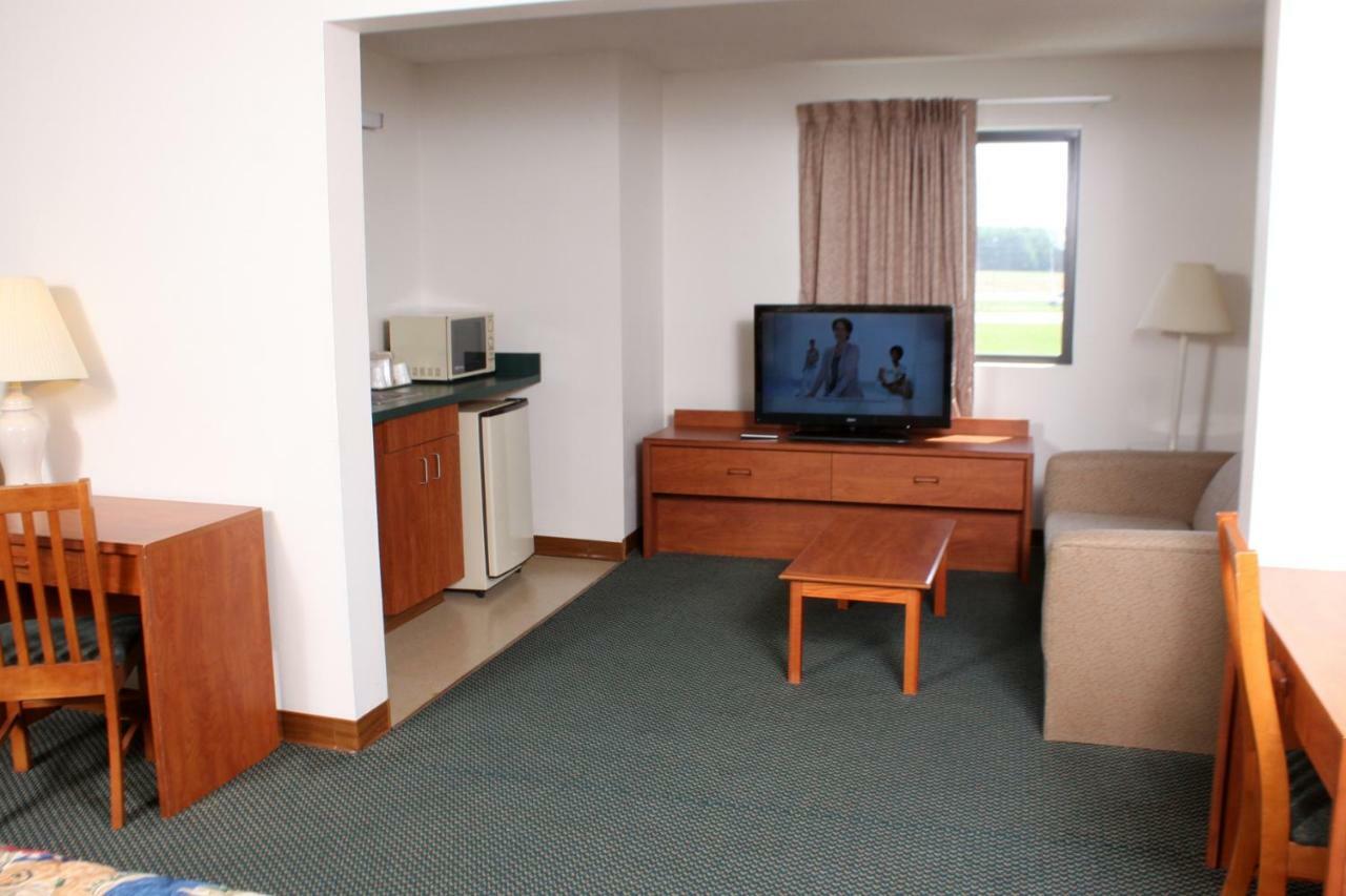 Centerstone Inn & Suites Carlyle 外观 照片